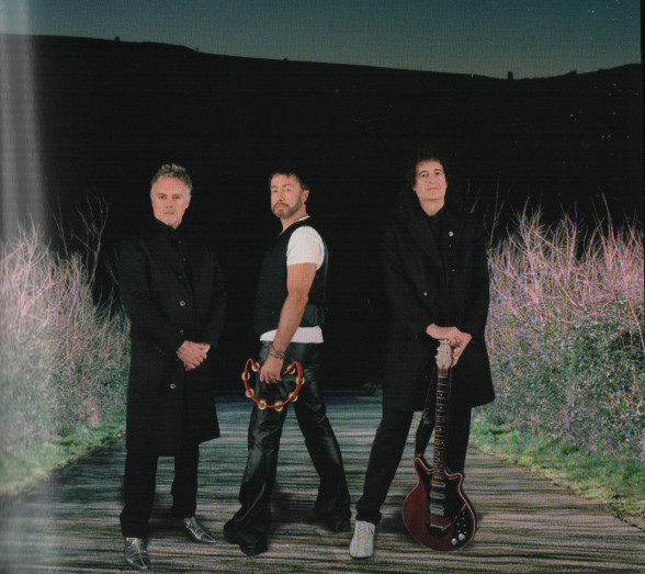 Queen And Paul Rodgers  The Cosmos Rocks : CD & DVD Edition : Booklet 5